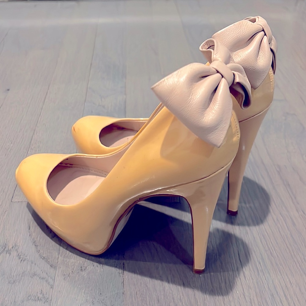 DV by Dolce Vita Nude Heels with Back Bow!